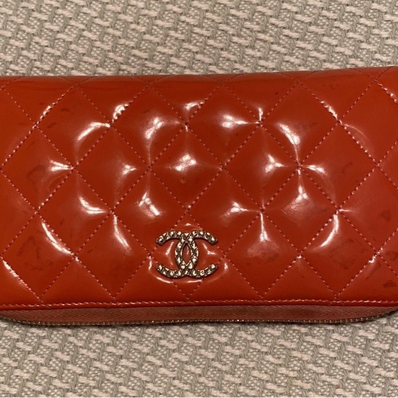CHANEL Handbags - Auth Chanel zipper Wallet